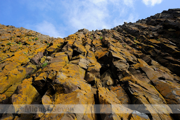 Basaltgesteente; rotsformatie; cliff